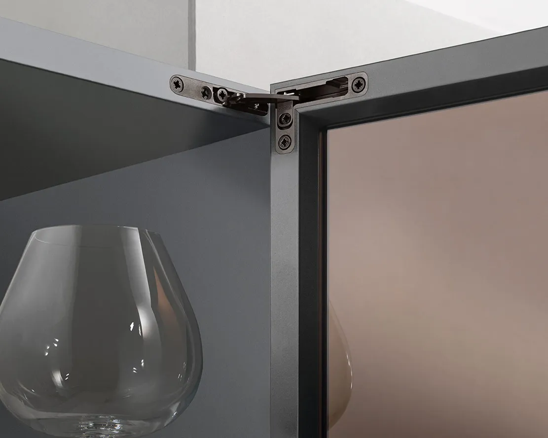 Soft-close cabinet hinges